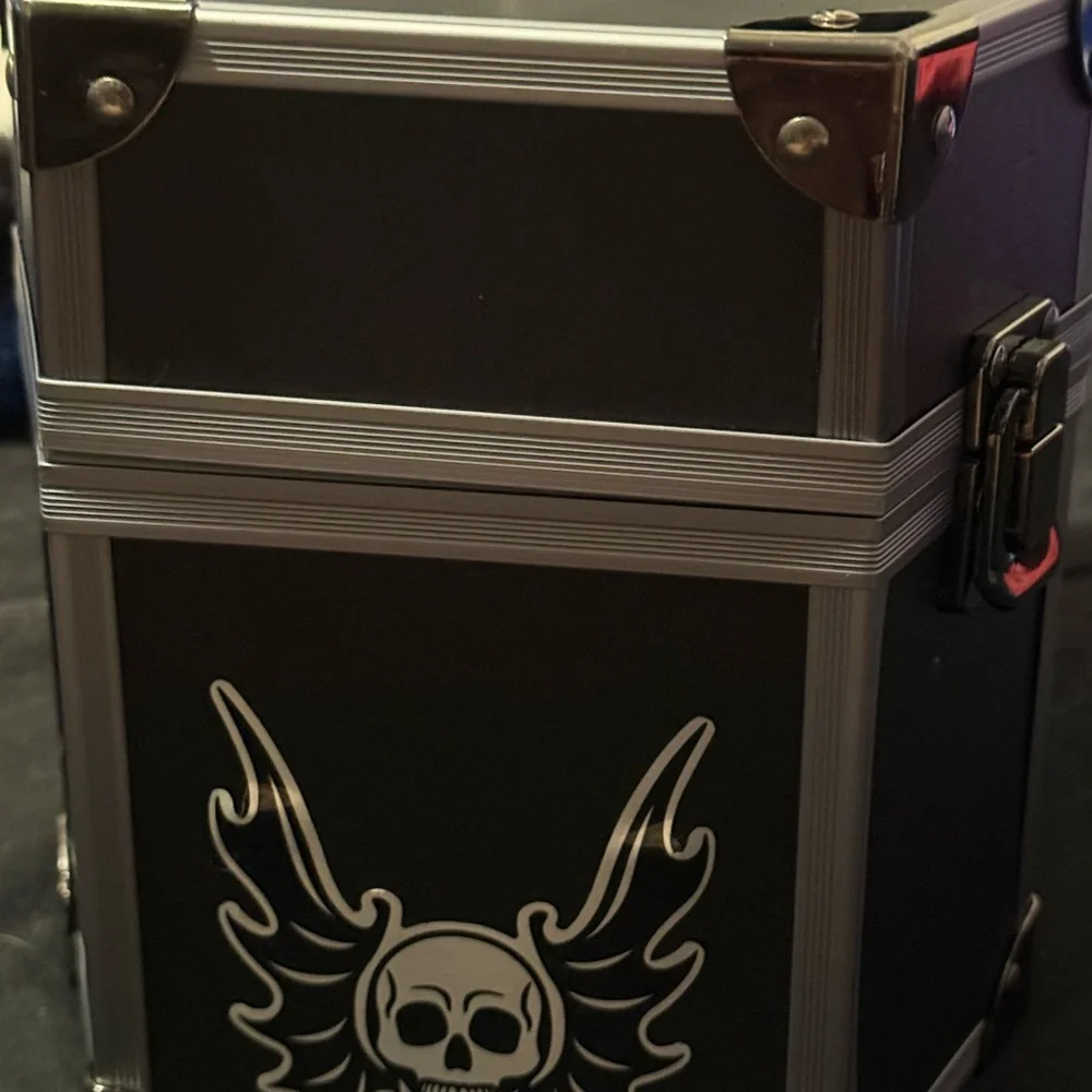 Elvira Black Makeup Case - Picture 6 of 8